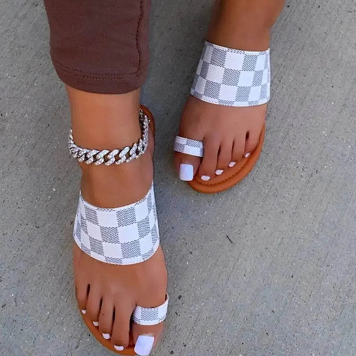 Toe Loop Flats Sandals - Velveta Studio