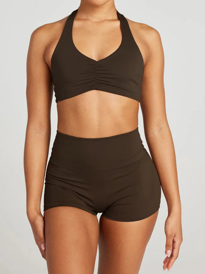 2-piece women’s activewear set in beige