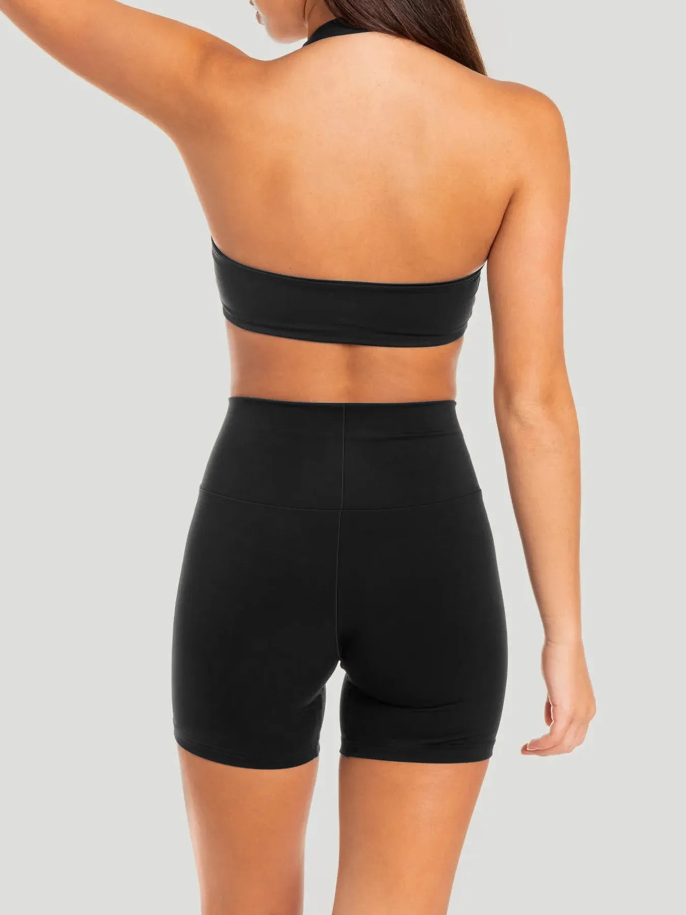 2-piece women’s activewear set in beige